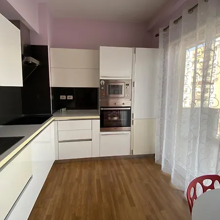 Valeur Penthouse Center * 地拉那